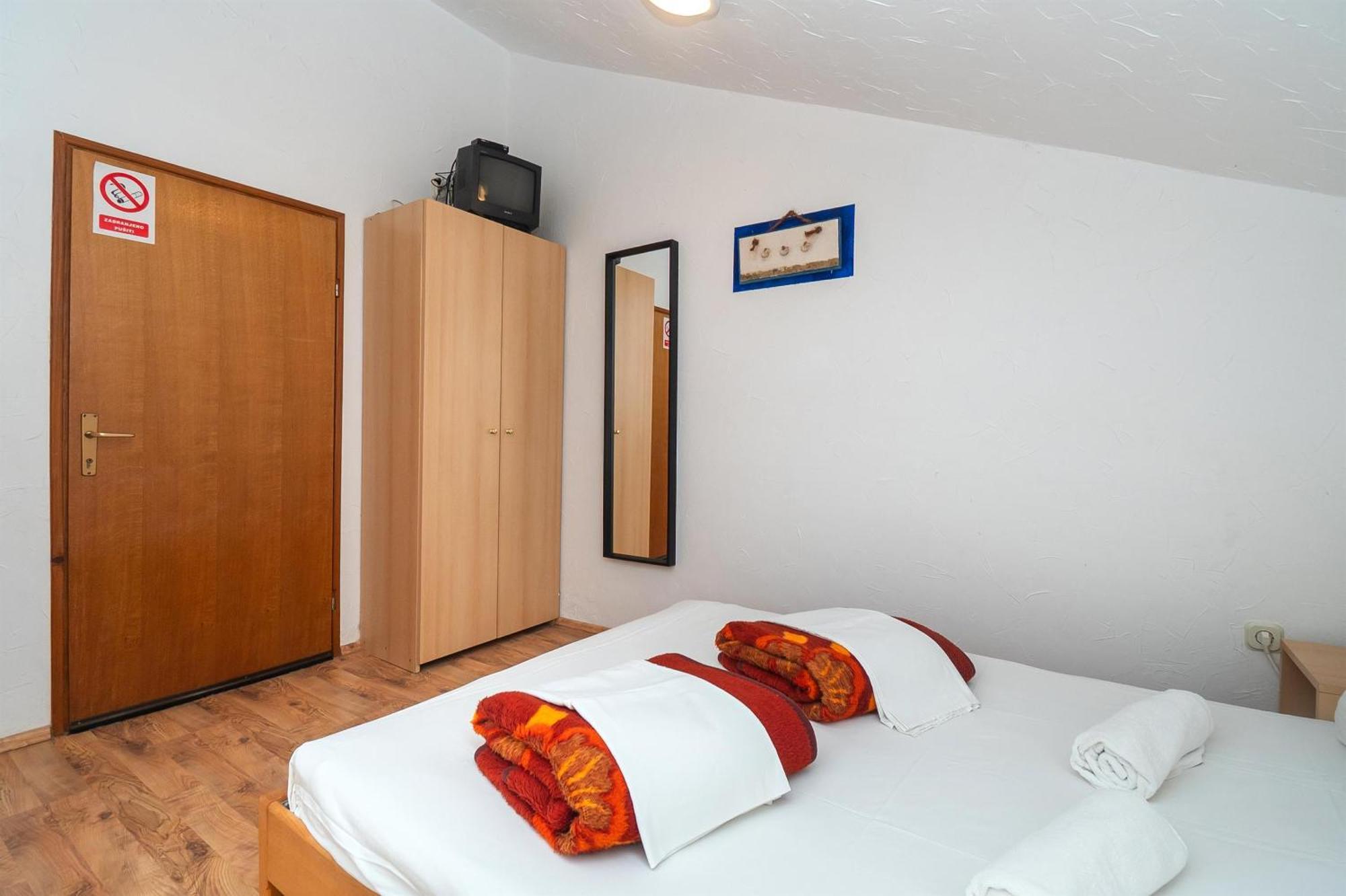Apartments And Rooms Mladen Водице Экстерьер фото